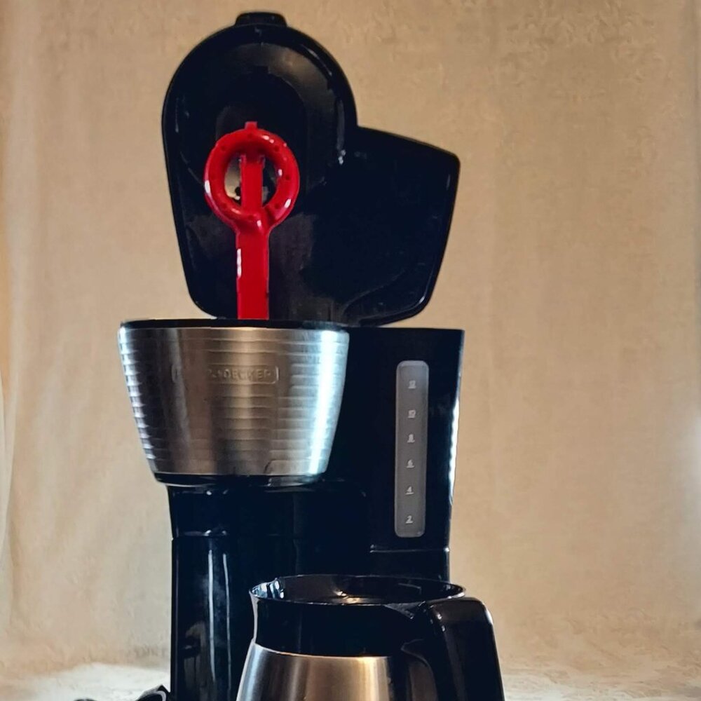 Black & Decker 12 Cup Programable Coffee Pot 2 Piece Fliter Like New - Picture 2 of 6